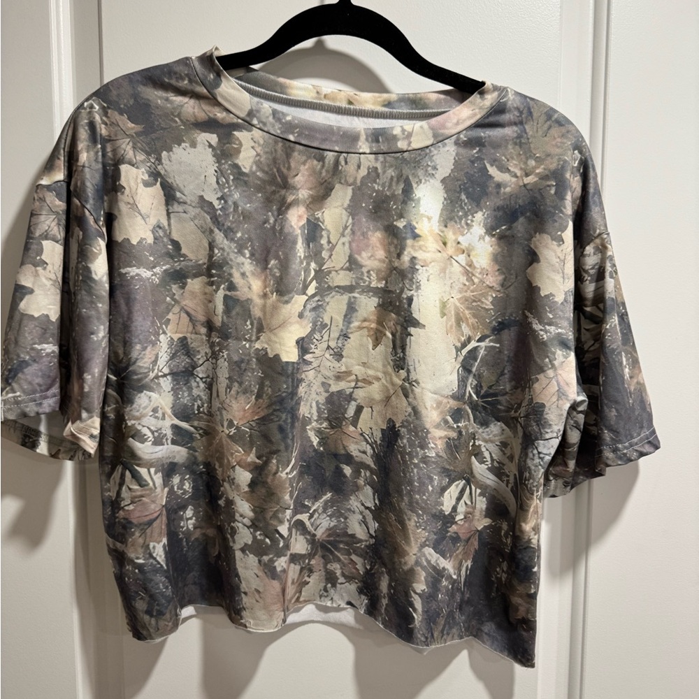 oversized cropped camo tee